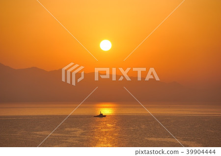 在早晨太陽里面 在早晨太陽里面 39904444