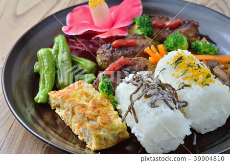 Japanese plate 39904810