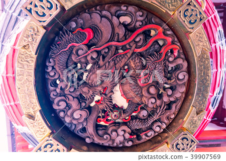 Sculpture of dragon of Asakusa Senso-ji Temple thunder gate lantern bottom 39907569