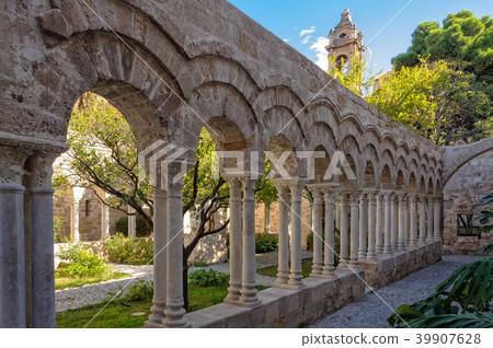 Chiesa di San Giovanni degli Eremiti - Palermo Chiesa di San Giovanni degli Eremiti - Palermo 39907628
