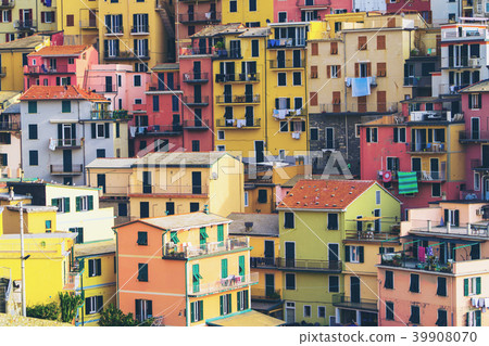 Colorful houses in Manarola, Cinque Terre - Italy 39908070
