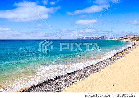 Vila Baleira beach. Coastal landscape 39909123