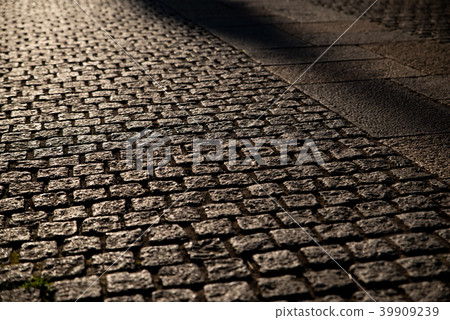 Cobblestones illuminated by the setting sun Japanese atmosphere Kawagoe Yosein Mon-mae Yokocho b Cobblestones illuminated by the setting sun Japanese atmosphere Kawagoe Yosein Mon-mae Yokocho b 39909239