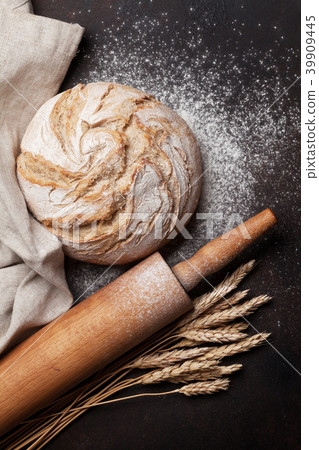 Homemade crusty bread Homemade crusty bread 39909445