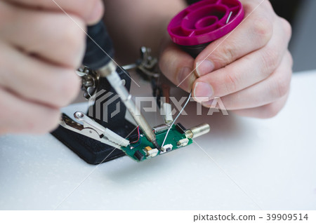 Repair electronic spare parts.hands with soldering Repair electronic spare parts.hands with soldering 39909514