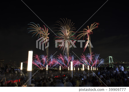 Fireworks in Tokyo Odaiba 39909777