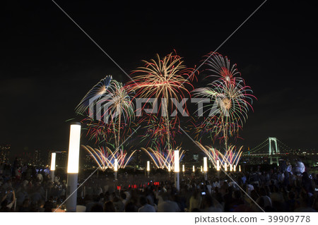 Fireworks in Tokyo Odaiba 39909778