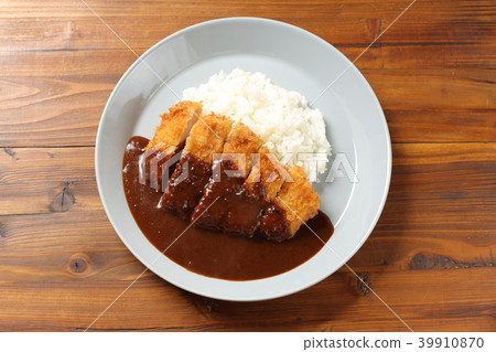 Cutlet curry (from above)-wood grain background 39910870