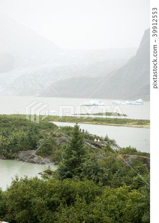 USA Alaska - Mendenhall Glacier and Lake 39912553