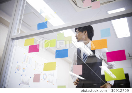 Meeting Presentation Meeting Male Business Office Businessman Meeting Presentation Meeting Male Business Office Businessman 39912709