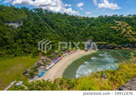 Tropical Beach on a Rocky Island Tropical Beach on a Rocky Island 39912876