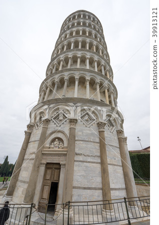 Leaning Tower of Pisa and Pisa Cathedral Leaning Tower of Pisa and Pisa Cathedral 39913121
