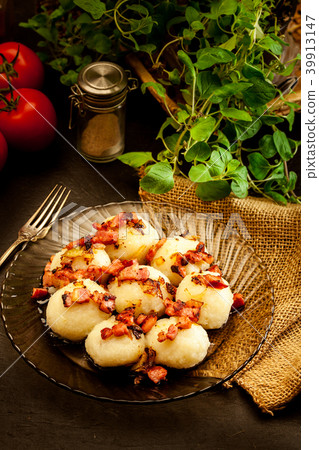 Potato dumplings stuffed with meat Potato dumplings stuffed with meat 39913147
