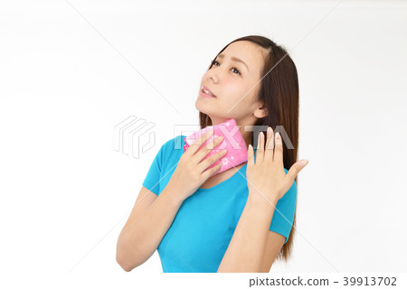 一個女人出汗了 39913702