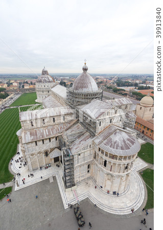 從比薩斜塔看見的比薩大教堂 39913840
