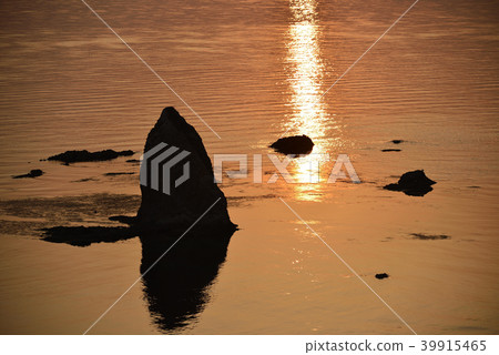 Photographing the sunset scenery of Esushi-cho, Fushikido coast in Hokkaido 39915465