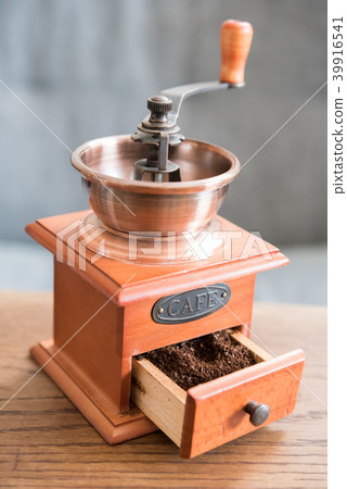 咖啡磨和麵粉 39916541