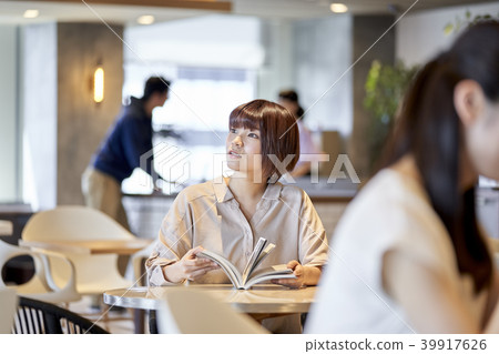 咖啡館女性 咖啡館女性 39917626
