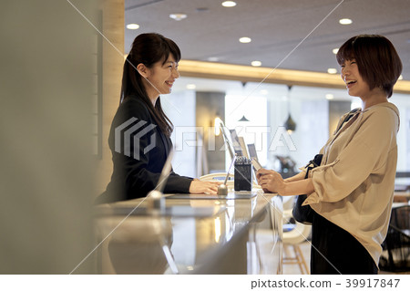 Receptionist Receptionist 39917847
