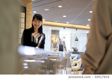 Receptionist Receptionist 39917858