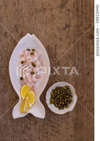 Seafood diet. Shrimps, lemon and capers 39918940