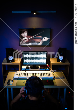 sound engineer working in digital editing studio 39919034