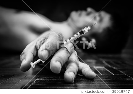 syringe in overdose asian male drug addict hand syringe in overdose asian male drug addict hand 39919747