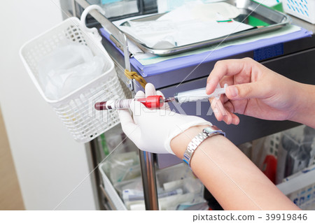 nurse prepare IV solution for patient 39919846