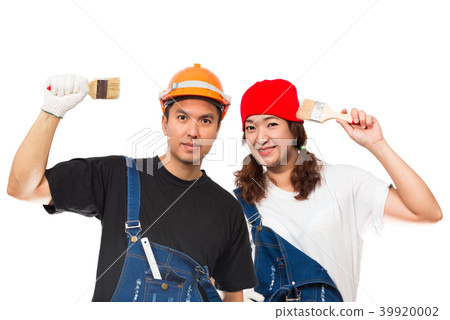 happy asian couple with brush happy asian couple with brush 39920002