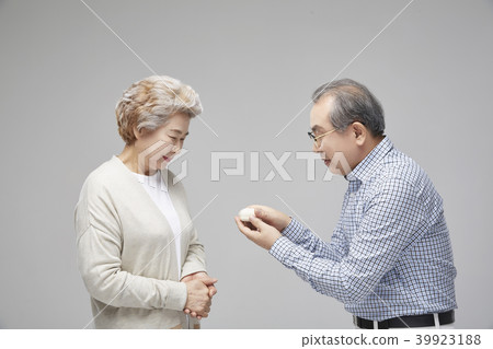 Couple, senior, old, old age, confession, proposal, love, couple 39923188