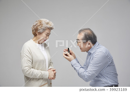 Couple, senior, old, old age, confession, proposal, love, couple Couple, senior, old, old age, confession, proposal, love, couple 39923189