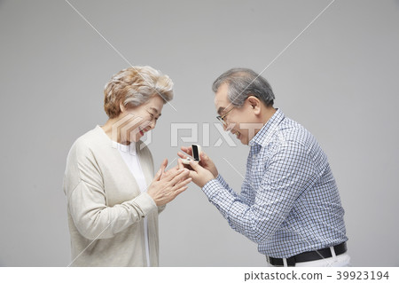 Couple, senior, old, old age, confession, proposal, love, couple Couple, senior, old, old age, confession, proposal, love, couple 39923194