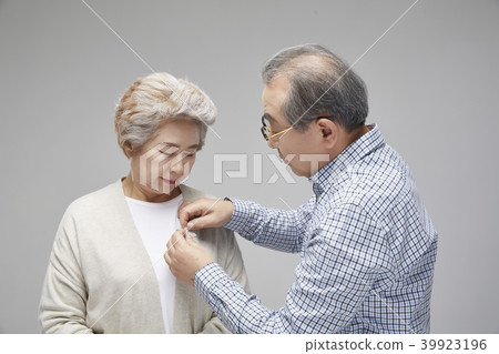 Couple, senior, old, old age, confession, proposal, love, couple Couple, senior, old, old age, confession, proposal, love, couple 39923196