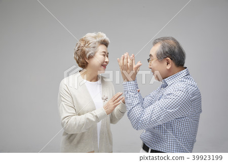 Couple, senior, old, old age, confession, proposal, love, couple Couple, senior, old, old age, confession, proposal, love, couple 39923199