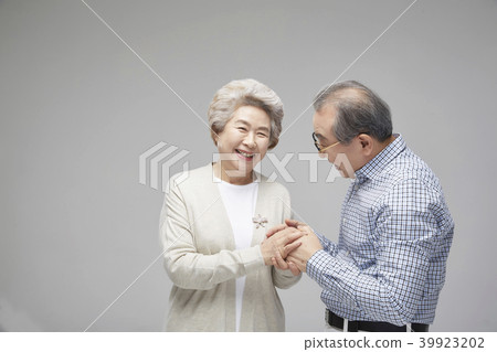 Couple, senior, elderly, old age, happiness, love, couple 39923202