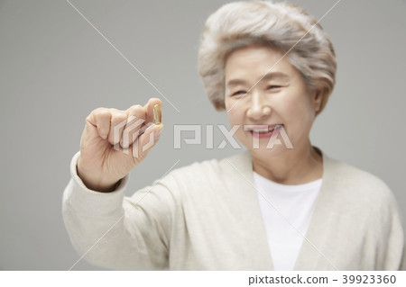 Health, medical, medicine, senior, elderly, old age Health, medical, medicine, senior, elderly, old age 39923360