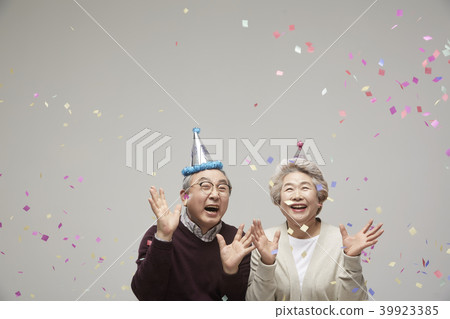 Couple, couple, celebration, birthday, anniversary, senior, elderly, old age, firework Couple, couple, celebration, birthday, anniversary, senior, elderly, old age, firework 39923385