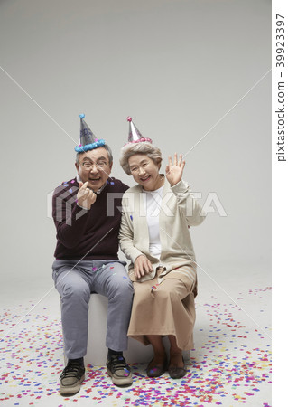 Couple, couple, celebration, birthday, anniversary, senior, elderly, old age, firework Couple, couple, celebration, birthday, anniversary, senior, elderly, old age, firework 39923397