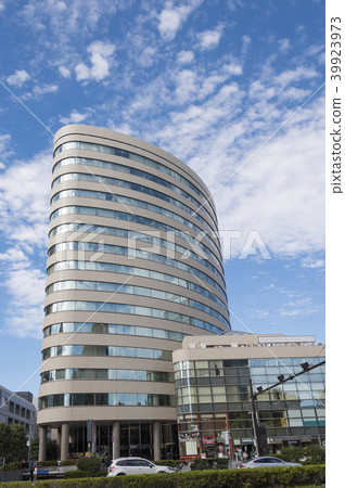 Aoyama Oval Building (Shibuya-ku, Tokyo) with Shibuya Aoyama Street Post Office Aoyama Oval Building (Shibuya-ku, Tokyo) with Shibuya Aoyama Street Post Office 39923973