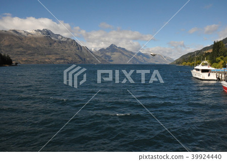 Queenstown, Lake Wakatipu, Cecil Peak Queenstown, Lake Wakatipu, Cecil Peak 39924440