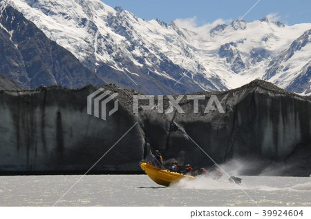 Visit Tasman Glacier Lake, Mt Cook Village Visit Tasman Glacier Lake, Mt Cook Village 39924604