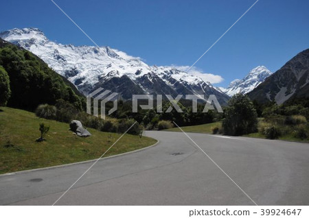 Mount Cook and Mount Sefton, Mount Cook Village 39924647
