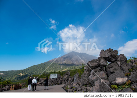 The trail of Amumura Lava Observatory, a volcanic plume of Sakurajima, Kagoshima 39927113
