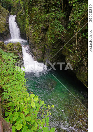 Hida Kosaka Hidatsu Gorge的Mitsu Falls 39928859