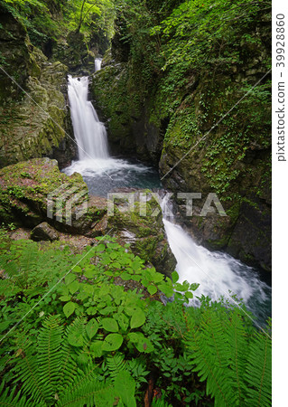 Hida Kosaka Hidatsu Gorge的Mitsu Falls 39928860