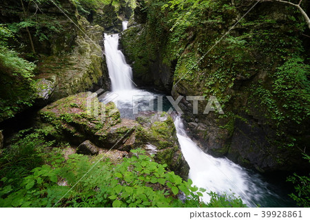 Hida Kosaka Hidatsu Gorge的Mitsu Falls 39928861