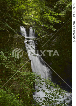 Hida Kosaka Hidatsu Gorge的Mitsu Falls 39928978