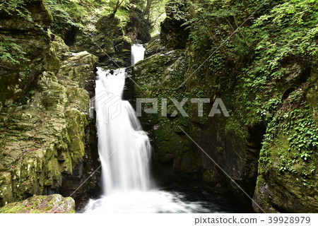 Hida Kosaka Hidatsu Gorge的Mitsu Falls 39928979