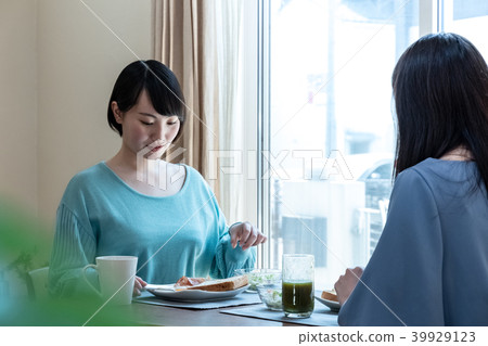 吃早餐的女人』 吃早餐的女人』 39929123