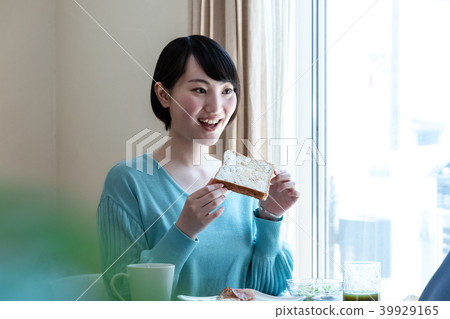 A woman eating breakfast A woman eating breakfast 39929165